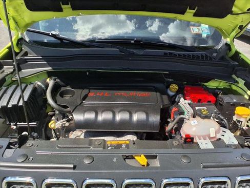 Certified 2019 Jeep Renegade Sport w/ Sport Appearance Group AWD/4WD image 9
