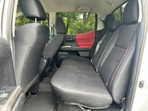 Used 2022 Toyota Tacoma SR5 w/ Technology Package AWD/4WD image 25