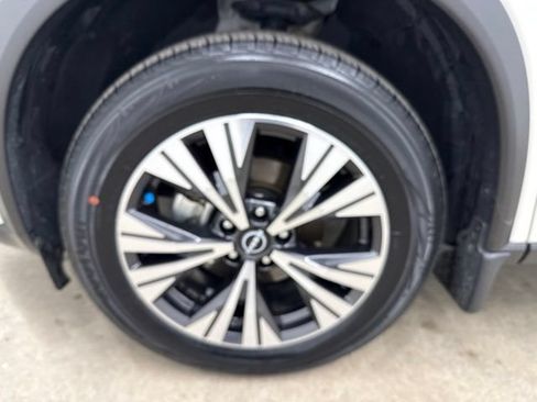Used 2023 Nissan Rogue SV AWD/4WD image 14