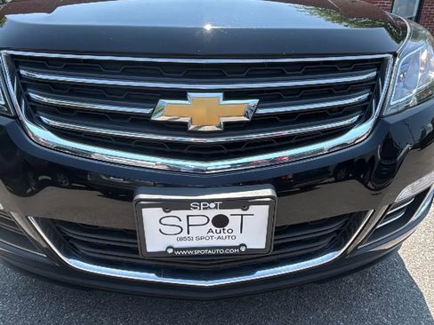 Used 2017 Chevrolet Traverse LT w/ Style and Technology Package image 28