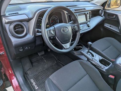 Used 2018 Toyota RAV4 LE image 10