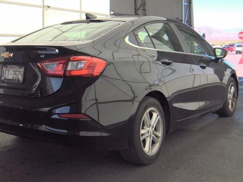 Used 2018 Chevrolet Cruze LT w/ Sun And Sound Package FWD image 4