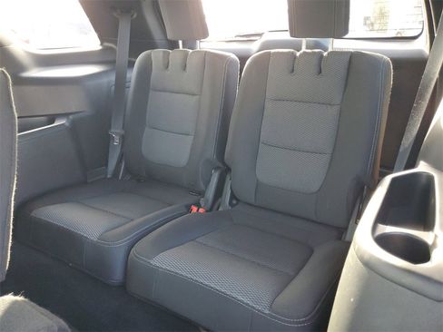 Used 2016 Ford Explorer XLT image 14