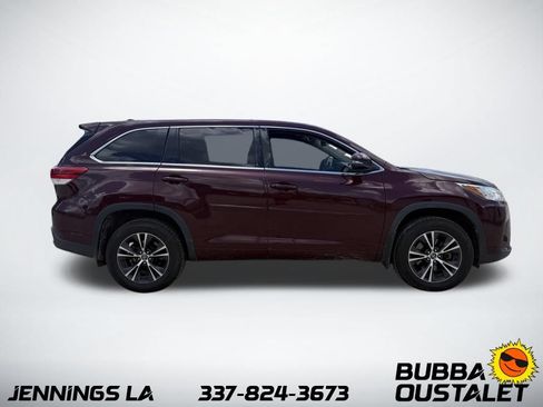 Used 2018 Toyota Highlander Plus FWD image 4