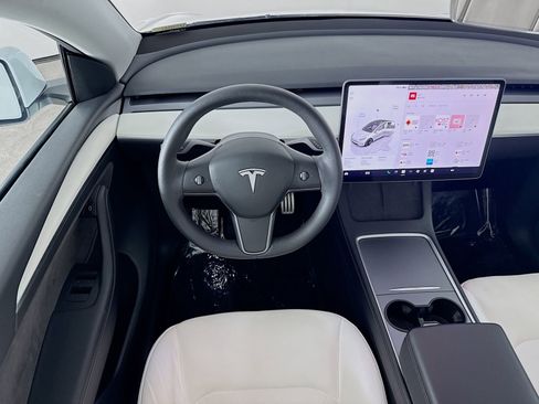 Used 2022 Tesla Model Y Performance image 22