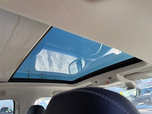 Used 2022 Volkswagen Tiguan SE image 29