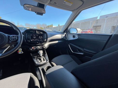Used 2025 Kia Soul LX w/ LX Technology Package image 33