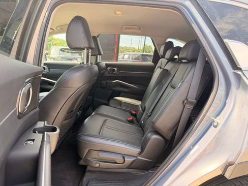 Used 2024 Kia Sorento S FWD image 12