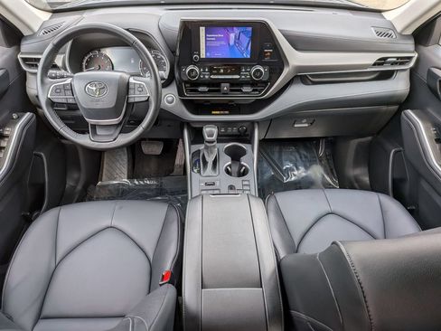Used 2026 Toyota Highlander XLE AWD/4WD image 5