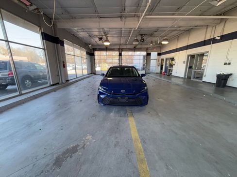 Used 2025 Toyota Camry LE image 21