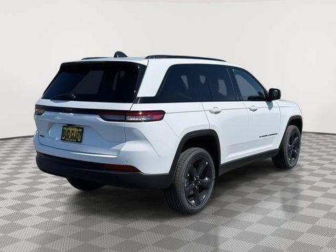 New 2025 Jeep Grand Cherokee Altitude w/ Trailer Tow Package AWD/4WD image 5