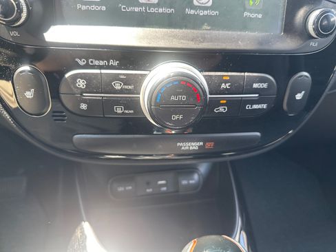 Used 2017 Kia Soul ! w/ Tech Package FWD image 30