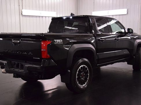 Used 2025 Toyota Tacoma TRD Sport image 8