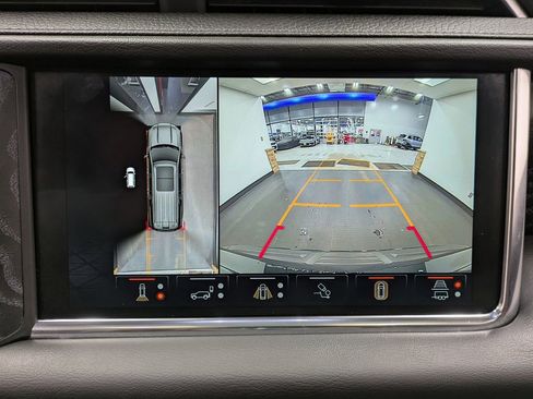 Used 2024 GMC Yukon Denali w/ Advanced Technology Package image 13