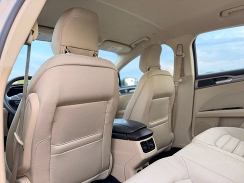 Used 2014 Ford Fusion SE FWD image 17