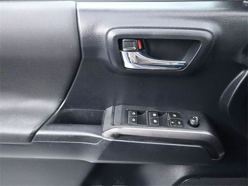 Used 2019 Toyota Tacoma TRD Sport image 25