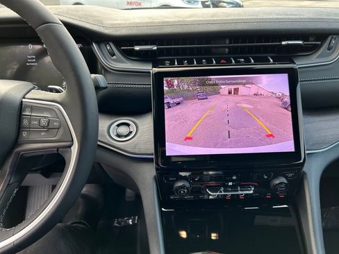 New 2025 Jeep Grand Cherokee Limited w/ Black Appearance Package image 17