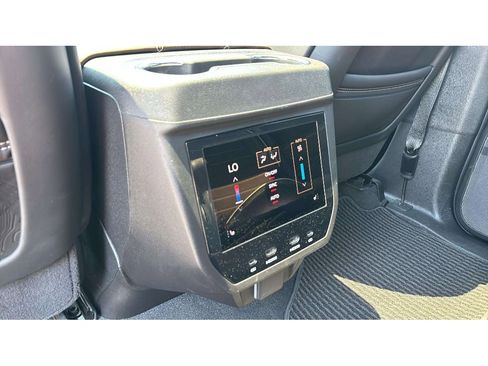 Used 2025 GMC Yukon Denali Ultimate AWD/4WD image 24