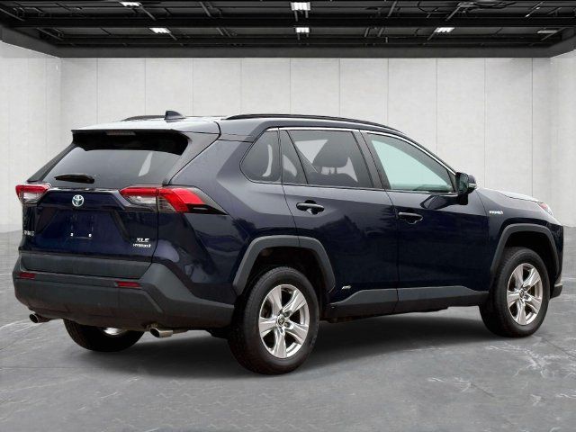 Used 2021 Toyota RAV4 XLE AWD/4WD image 5
