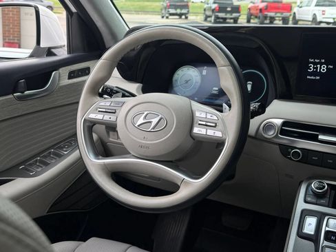 Used 2023 Hyundai Palisade Calligraphy image 17