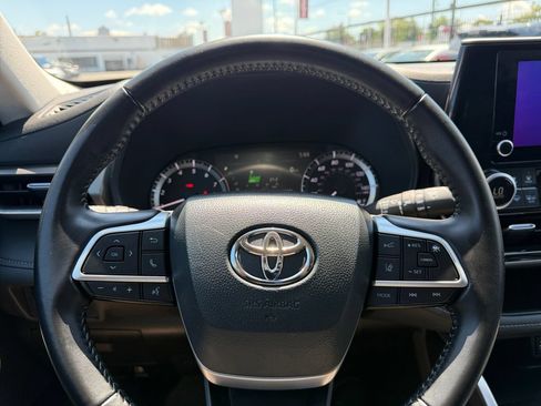 Certified 2025 Toyota Highlander LE AWD/4WD image 37