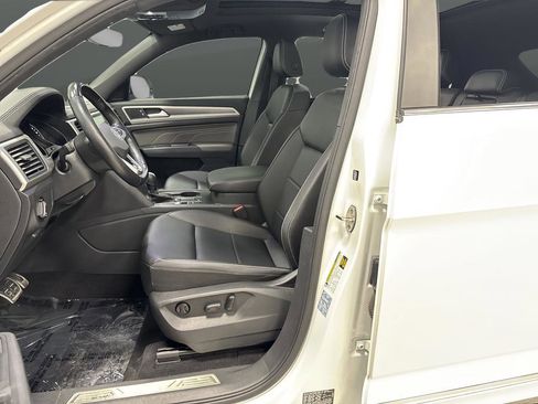 Used 2021 Volkswagen Atlas Cross Sport SE w/ Panoramic Sunroof Package image 4