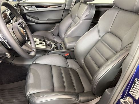 Used 2025 Porsche Macan image 5
