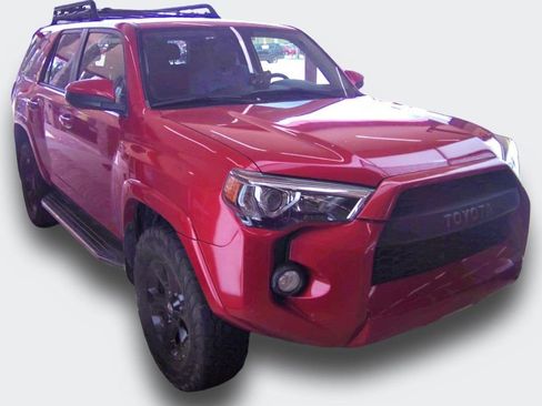 Used 2019 Toyota 4Runner SR5 AWD/4WD image 2