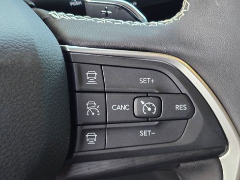 Used 2025 Jeep Grand Cherokee Altitude image 23