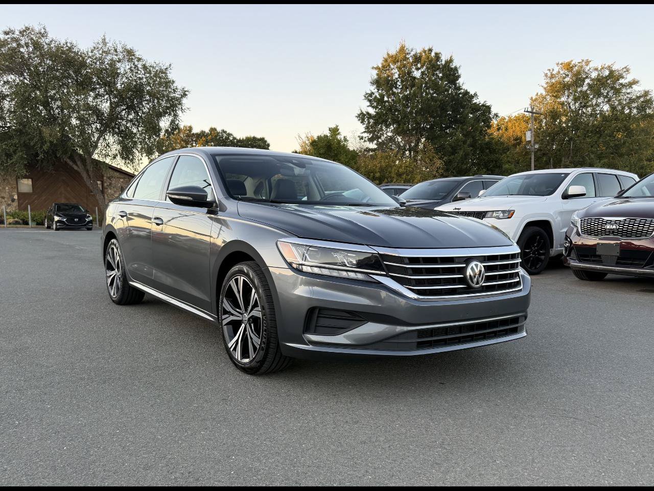 Used 2021 Volkswagen Passat 2.0T SE FWD image 1