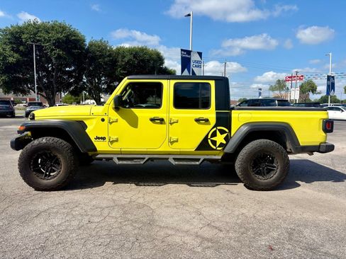 Used 2023 Jeep Gladiator Sport AWD/4WD image 4