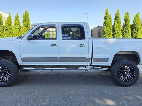 Used 2005 Chevrolet Silverado 2500 LS w/ Heavy-Duty Power Package AWD/4WD image 8