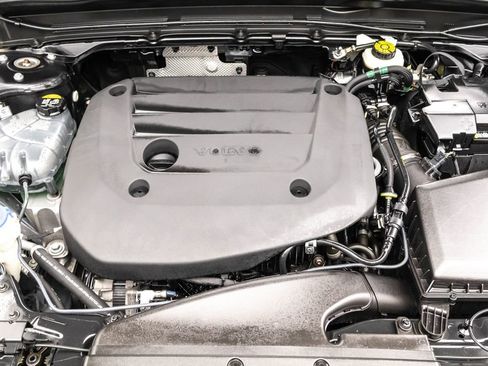 Used 2023 Volvo XC40 B5 Plus w/ Protection Package Premier image 36