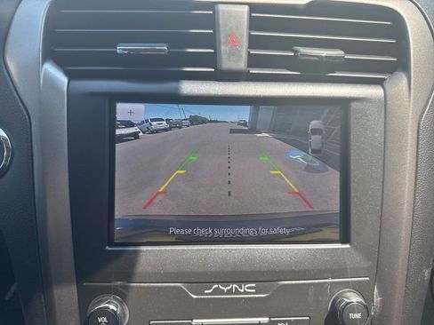 Used 2020 Ford Fusion SEL image 18