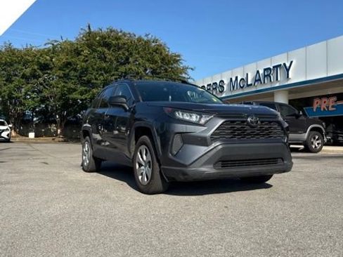 Used 2021 Toyota RAV4 LE FWD image 18