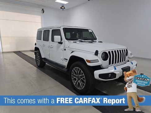 Used 2022 Jeep Wrangler Unlimited Sahara AWD/4WD image 3
