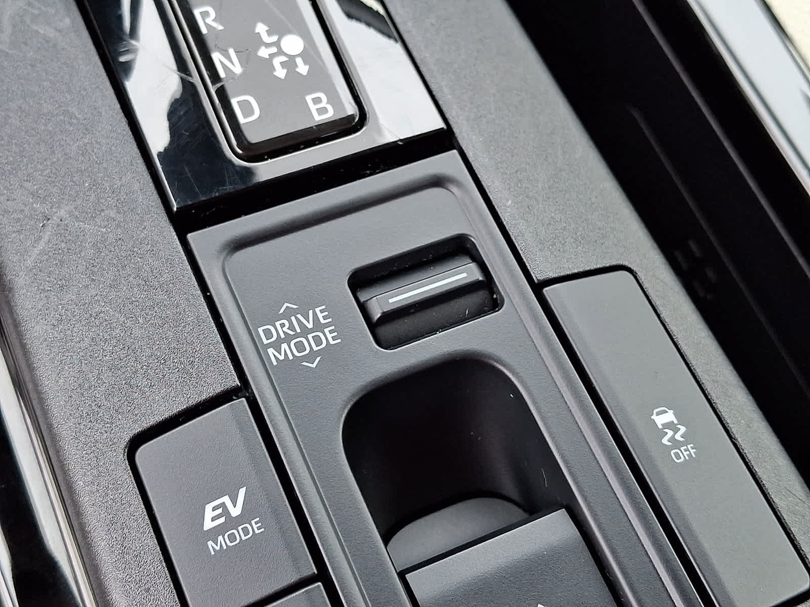 Certified 2025 Toyota Prius XLE FWD image 29