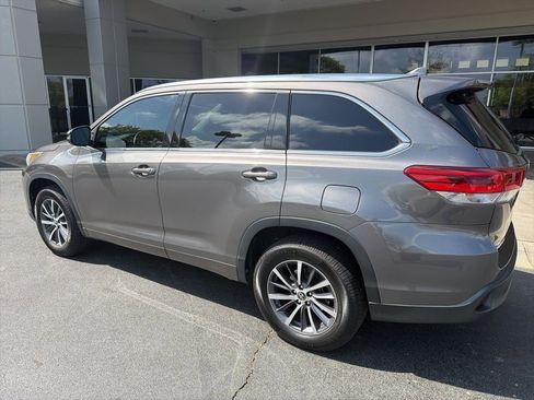 Used 2017 Toyota Highlander XLE image 4