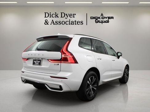 Certified 2025 Volvo XC60 B5 Core image 2