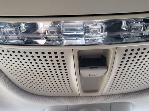 Used 2019 Mercedes-Benz C 300 Sedan image 33
