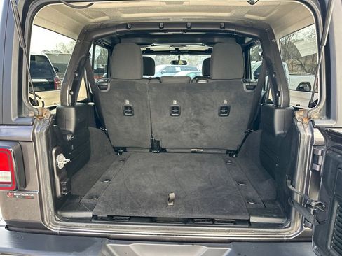 Used 2020 Jeep Wrangler Unlimited Sahara image 19