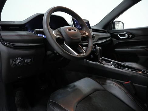 Used 2025 Jeep Compass Trailhawk AWD/4WD image 10
