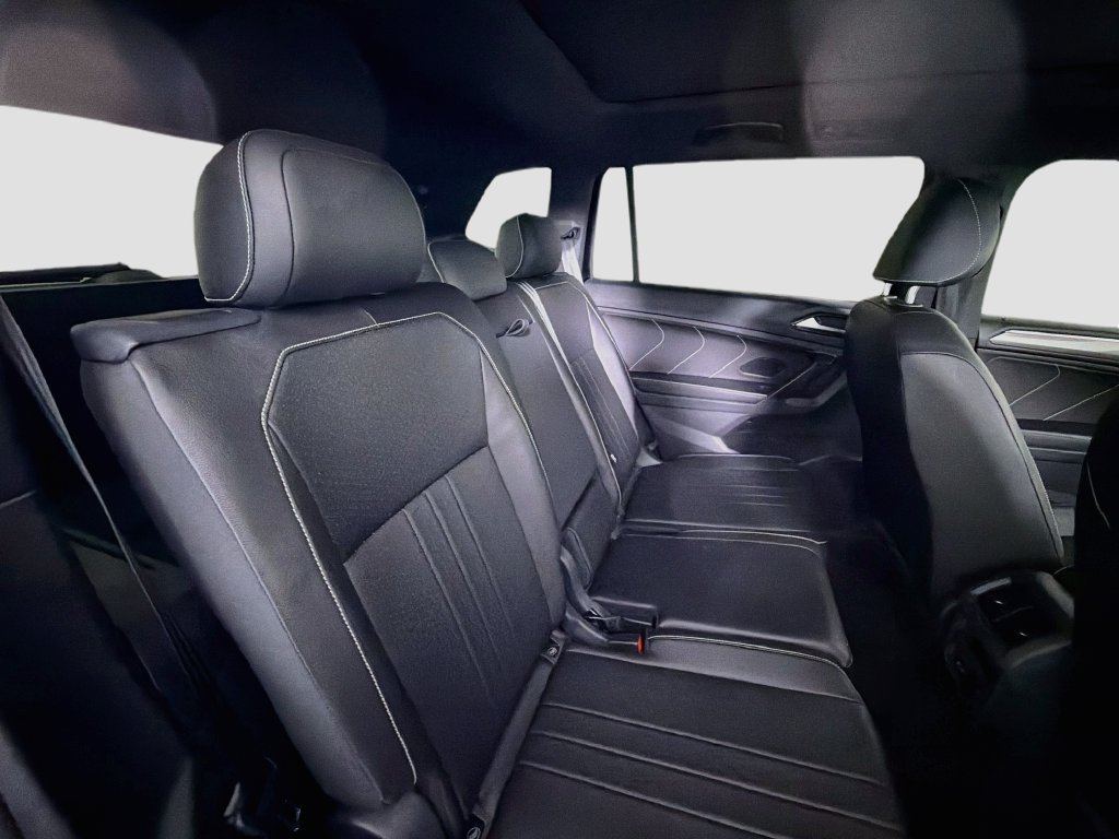 Used 2024 Volkswagen Tiguan SE R-Line FWD image 29