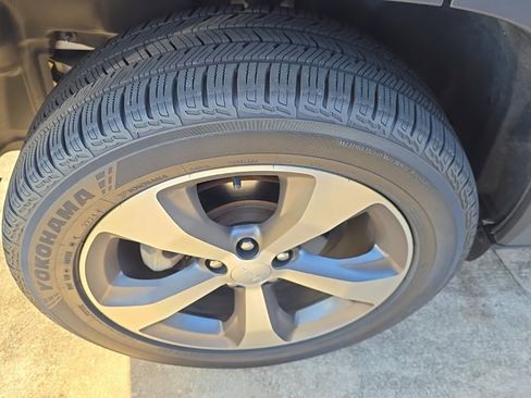 Certified 2021 Jeep Cherokee Limited w/ Elite Package image 8