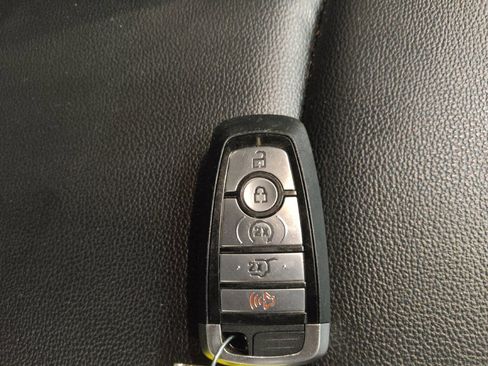 Used 2021 Ford Explorer XLT w/ Equipment Group 202A AWD/4WD image 32