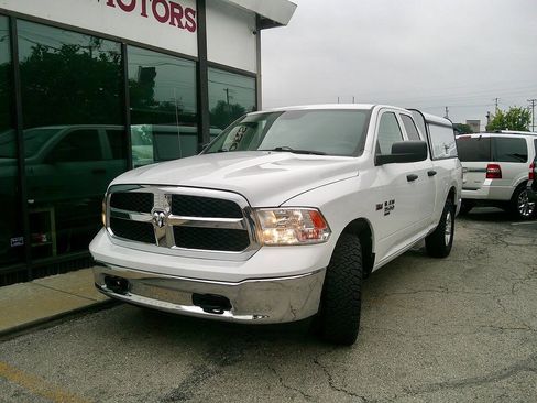 Used 2022 RAM 1500 Classic SLT w/ Protection Group AWD/4WD image 2