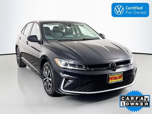 Used 2025 Volkswagen Jetta SE FWD image 1