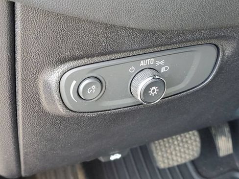 Certified 2019 Chevrolet Equinox LT w/ Driver Convenience Package FWD image 8