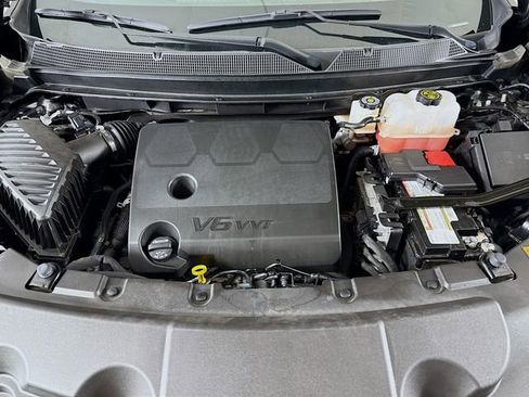 Used 2023 Chevrolet Traverse LT image 32