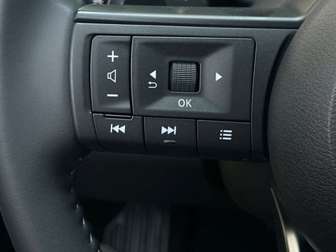 New 2025 Nissan Pathfinder SV image 29